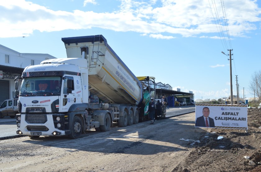 Kumluca Mavikent Beykent Hali’nde asfalt çalışması devam ediyor