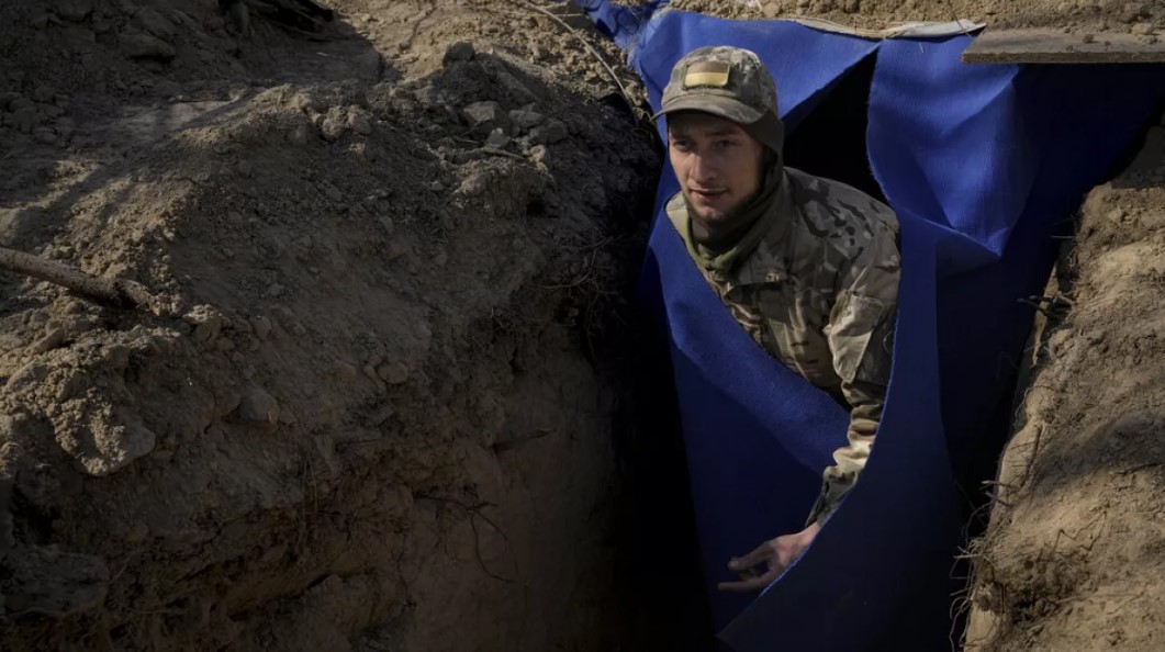 Ukraynalı askerler sığınaklarda korku ve dondurucu soğuklarla karşı karşıya