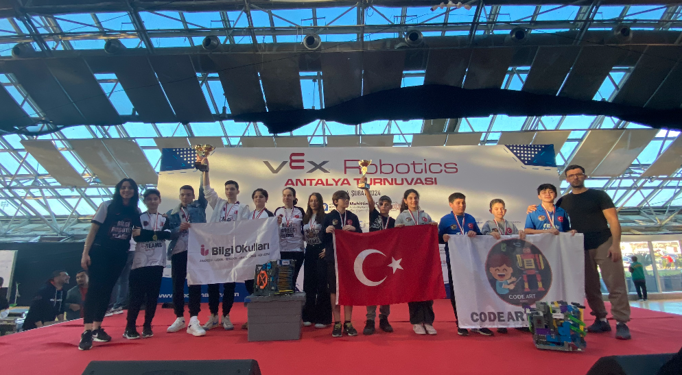 Antalya’da VEX Robotics Turnuvası düzenlendi