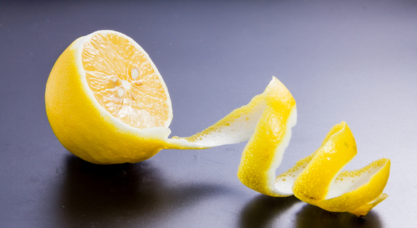 Limon Kabuğu Mucizesi: Diş Eti Kanamasına Son!